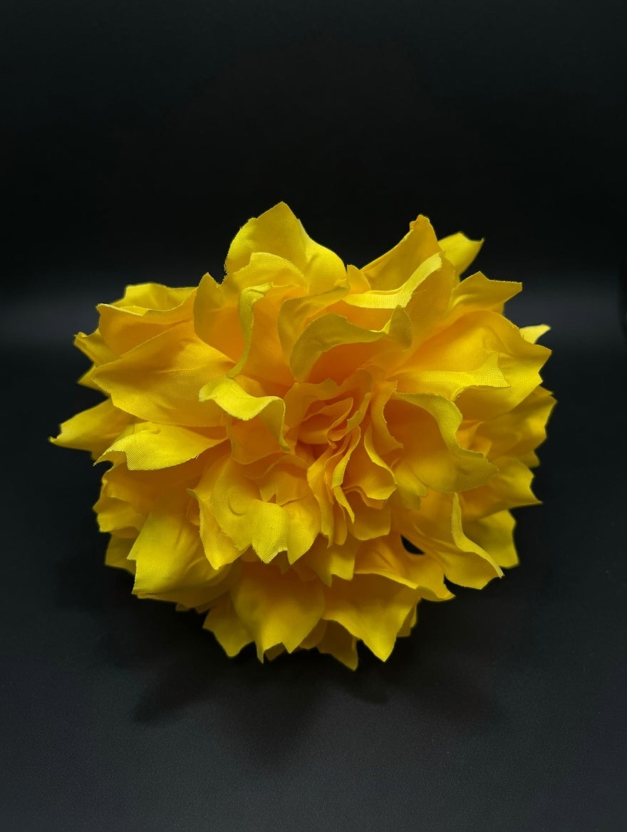 Flor amarillo intenso y luminoso