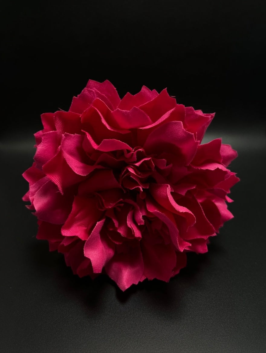 Rojo fucsia intenso y vibrante