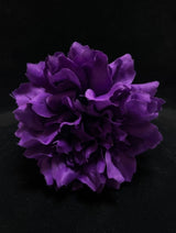 Flor violeta profundo y vibrante