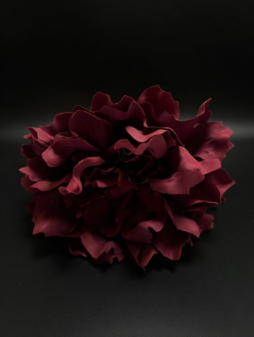 Flor burdeos profundo