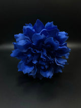 Flor azul intenso y profundo